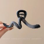 Black Wave 13cm Hair Claw Clip