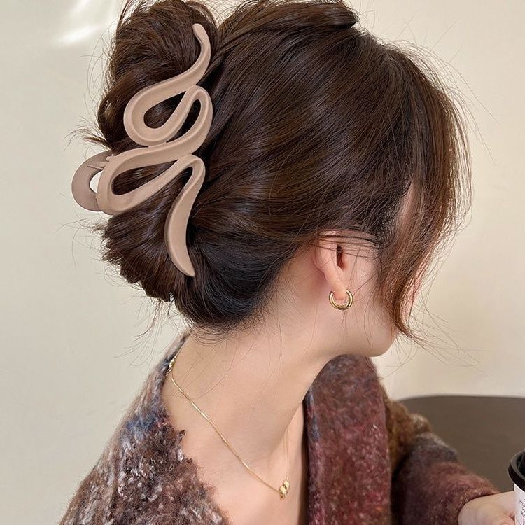 MP-SHARK-0102 Light Coffee Wave 13cm Hair Claw Clip - 图片 1